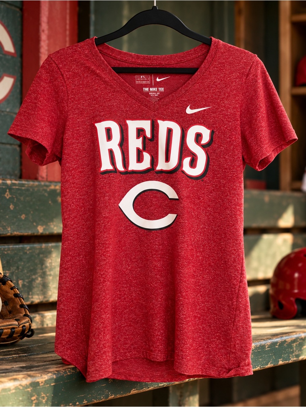Nike “Cincinnati Reds” MLB Women’s V-Neck Tee Red Size M